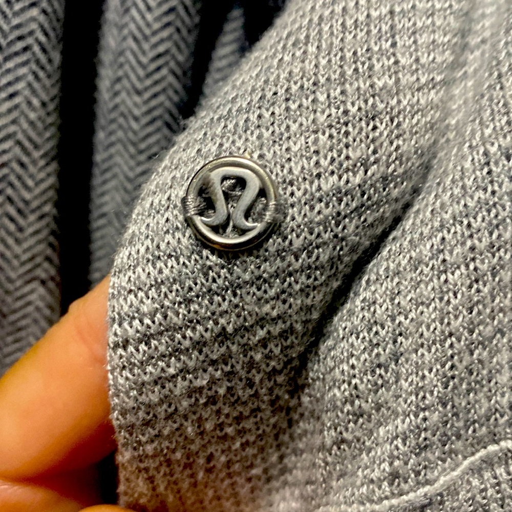 👋👋 *ISO BUNDLES….  Lululemon shirts size 10, leggings size 12, jacket size 12